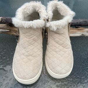 Kelly & Katie Quilted Cream Boots